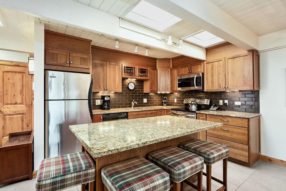 Chateau Blanc Unit 13, Blocks To Downtown Holiday home *