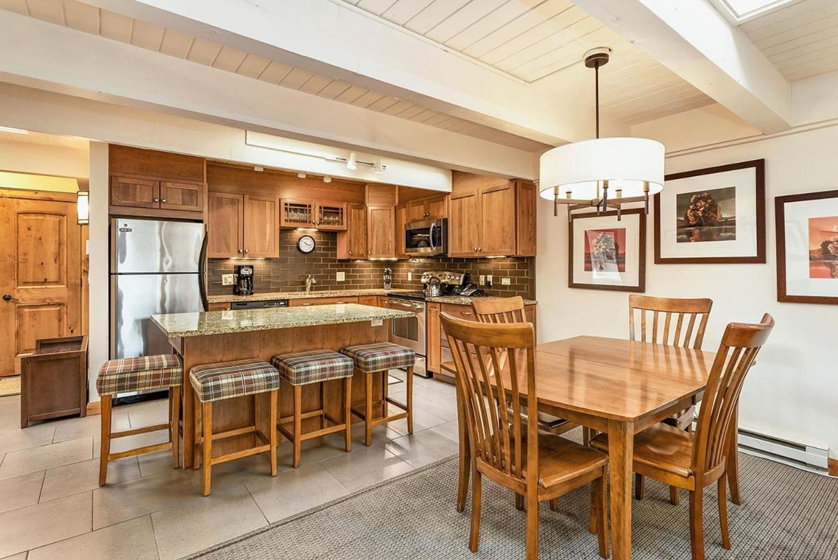 Chateau Blanc Unit 13, Blocks To Downtown Holiday home Aspen